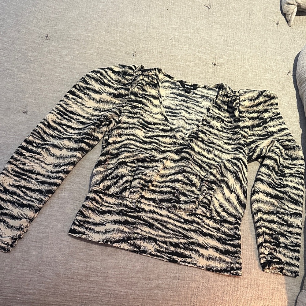 Express Black Cream Patterned Top cheetah animal print size small s